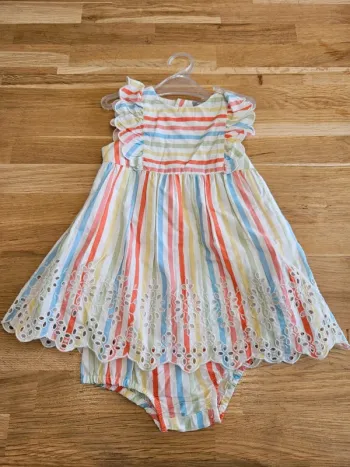 Robe neuve 6 mois