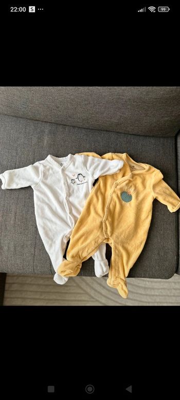 Lot 2 pyjamas 3 mois en bon état unisex