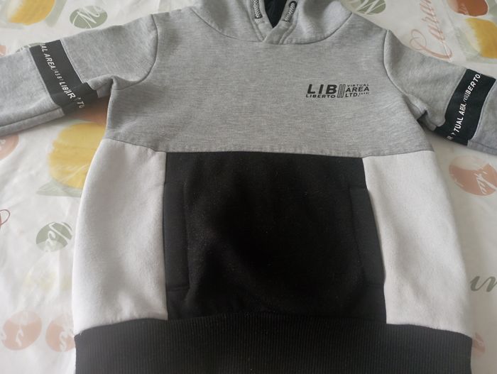 Sweat à capuche manches longues LIberto 8 ans 3€ - photo numéro 2
