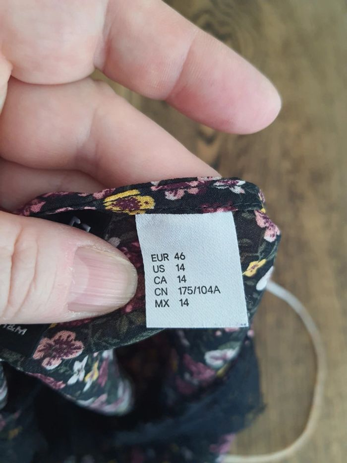 Jolie Blouse noir fleuries H&M eur 46 - photo numéro 19