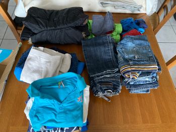 Gros lot vetement enfant 4 ans 32pcs 25 le lot
