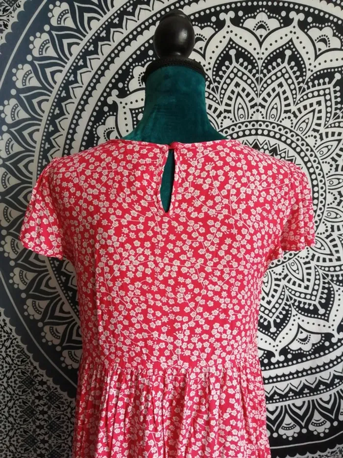 Robe courte fluide rose à fleurs blanches / shein / (M) - photo numéro 7