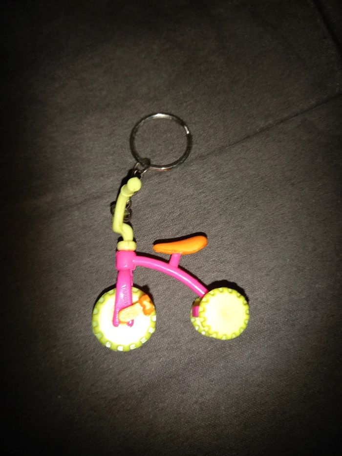 Porte-clés petit vélo en plastique