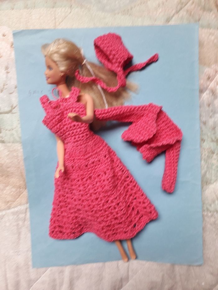 Poupée Barbie habillée de neuf