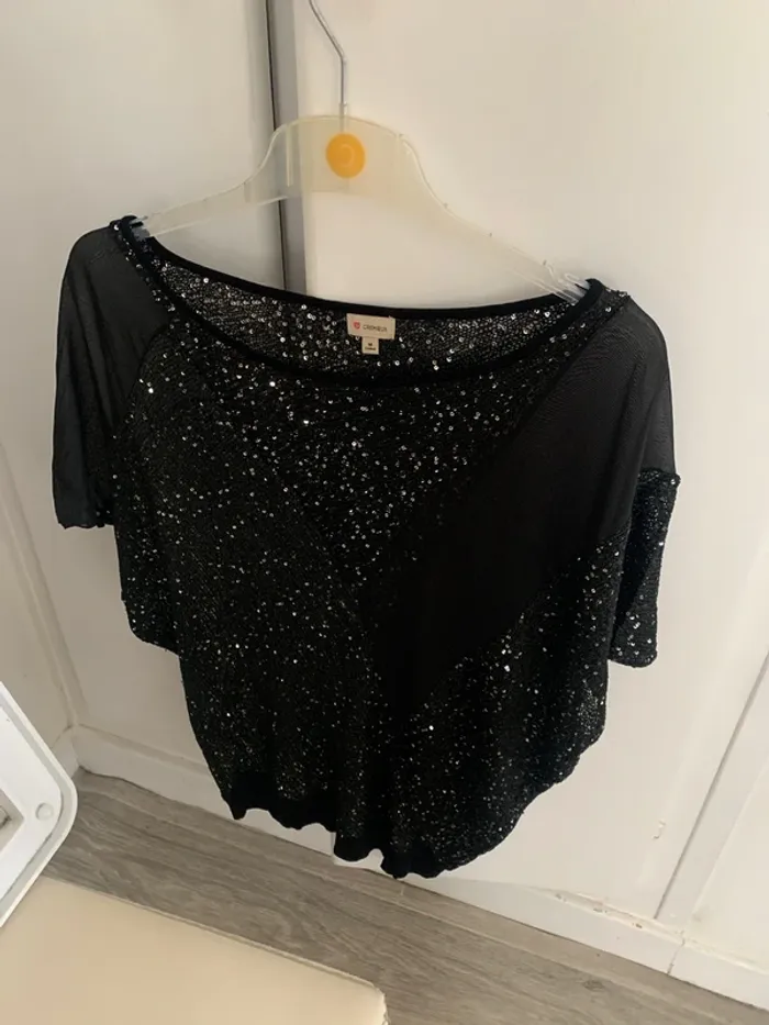 haut avec paillettes - photo numéro 3
