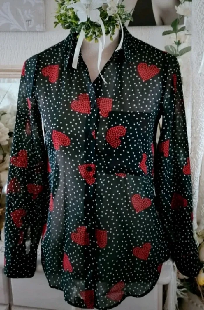 Chemise voile noire coeur rouge Stradivarius Taille S Neuve - photo numéro 2