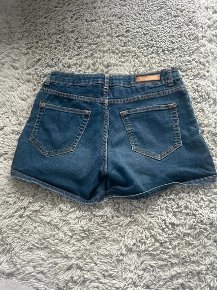 Short en jeans taille 34 eur - photo numéro 2