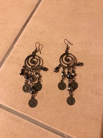 Boucle d’oreille noir et blanche
