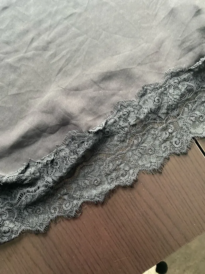 Débardeur dentelle noir en très bon état Pimkie - photo numéro 2