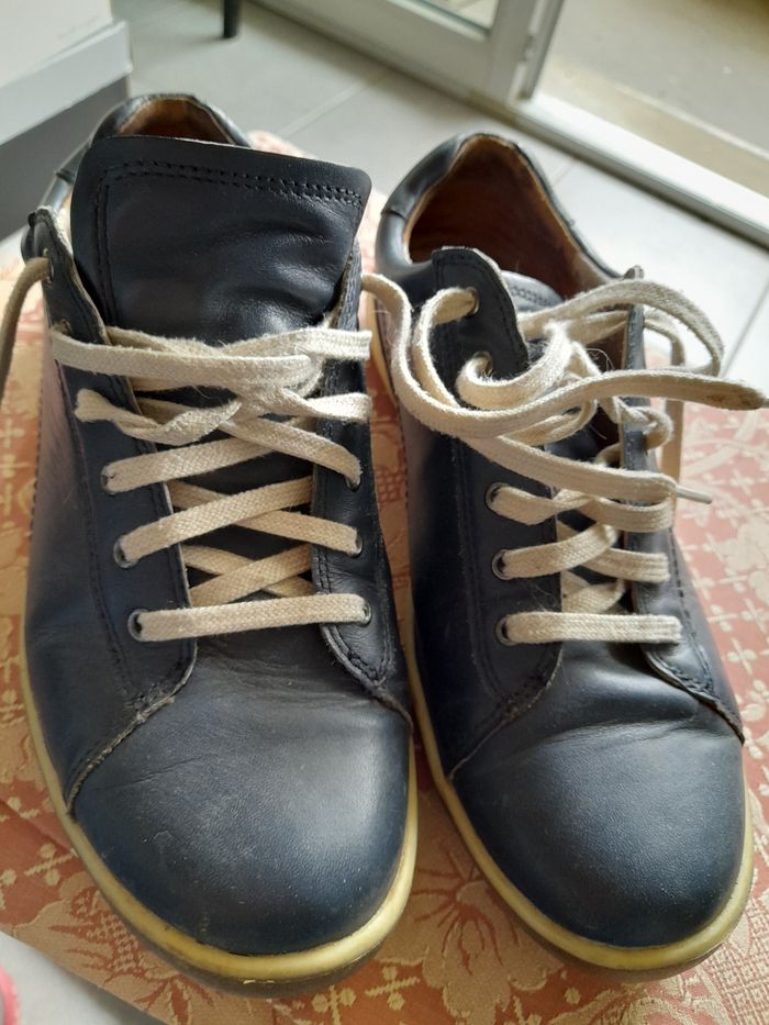 CHAUSSURES À  LACETS " DAMART" TAILLE  39