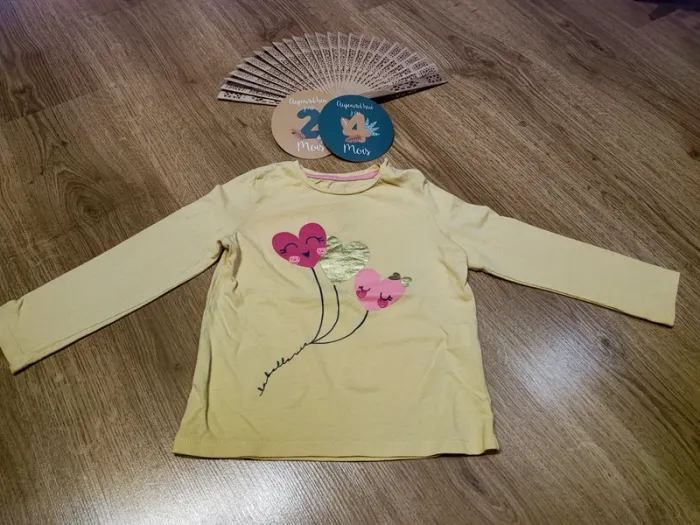 T-shirt manche longue taille 24 mois