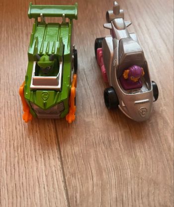 2 petits véhicules en métal Pat Patrouille True Metal Stella et Rocky