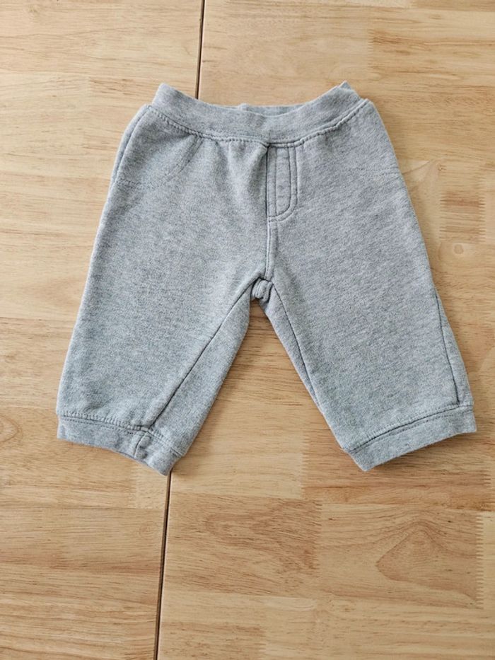 Lot de 2 shorts/pantalons 9 mois - photo numéro 3