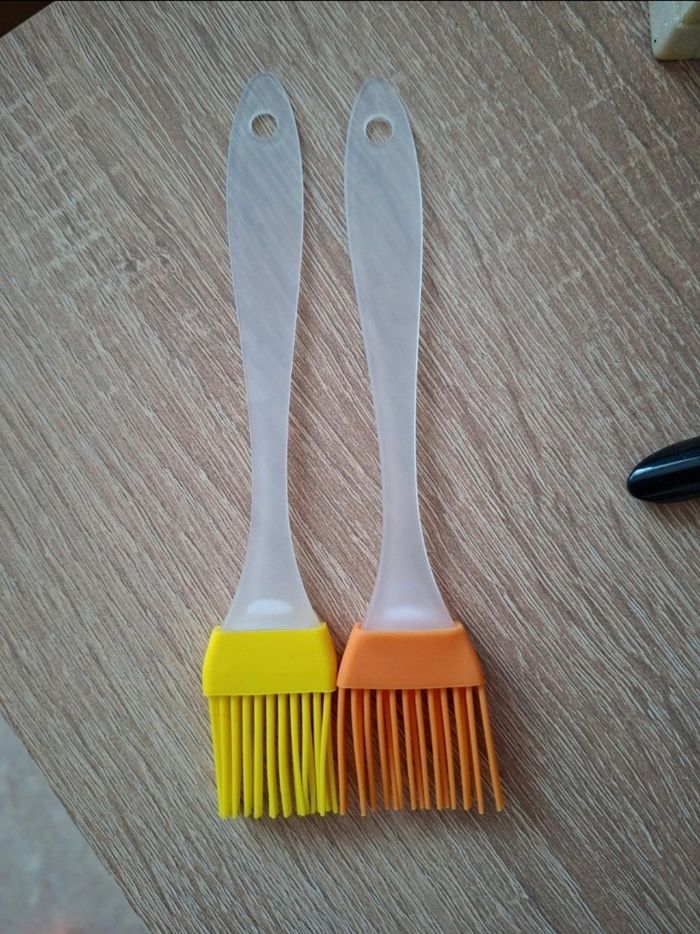 Lot de 2 pinceaux en silicone