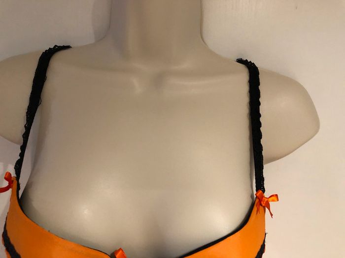Guêpière orange et noir 90 B - photo numéro 17