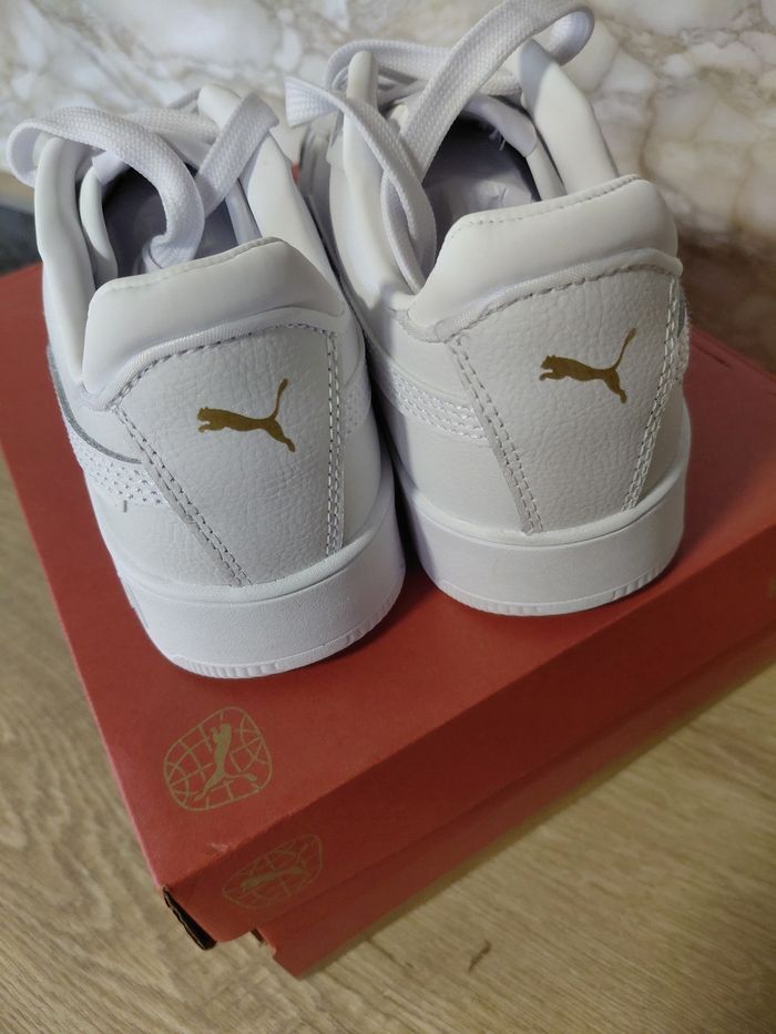 Superbe paire de baskets Puma blanches 🖤 - photo numéro 5