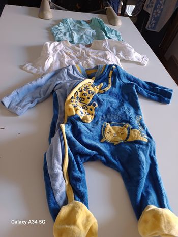 Lot de 3 pyjamas en 3 miis 1 à zip et 2 à pression