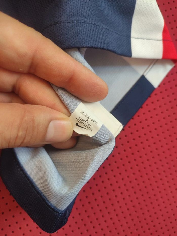 Maillot de foot PSG, Nike Authentique Officiel taille enfant 8/10 ans, Neuf - photo numéro 9