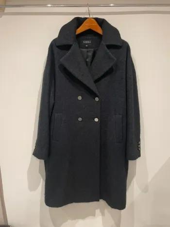 Manteau avec de la laine et l'alpaga 