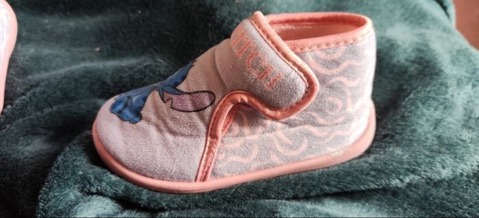🌞Chaussons stich et Angel. Pointure en 25🌞 envoye rapide ou aujourd'hui 🌊 - photo numéro 4