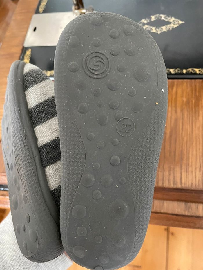 Chaussons 22 - photo numéro 3