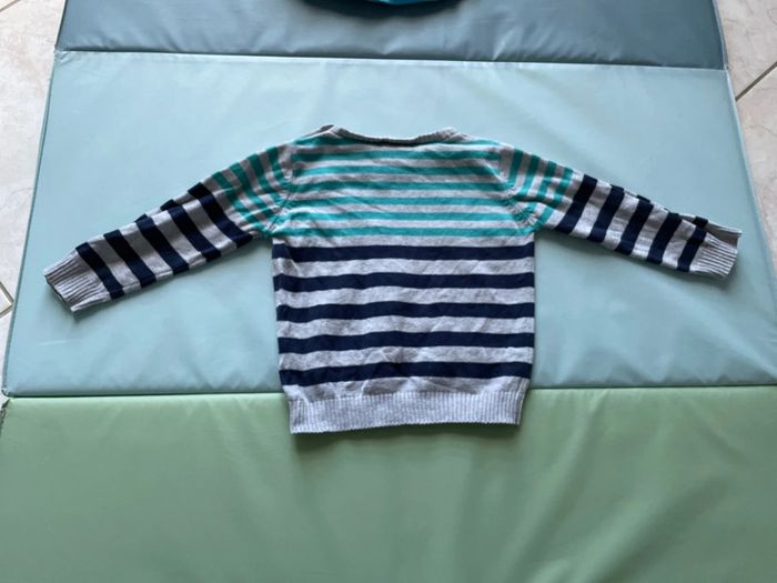 Ensemble 12 mois + haut en cadeau - photo numéro 8