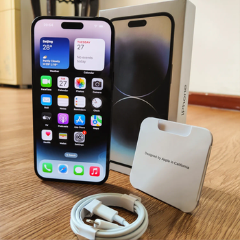 Une iphone quatorze pro max