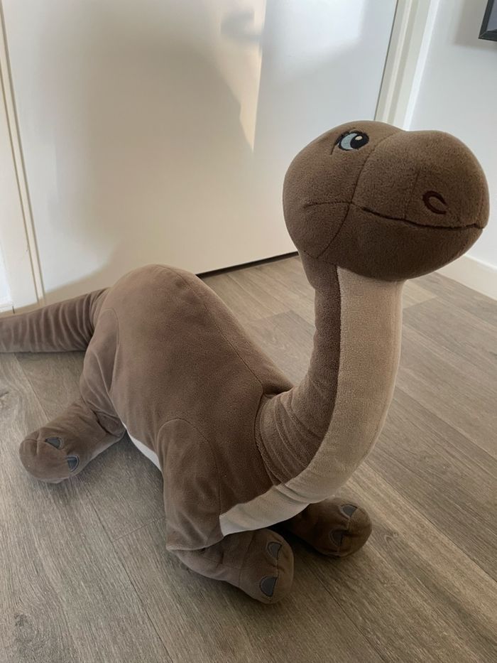 Grand peluche diplodocus