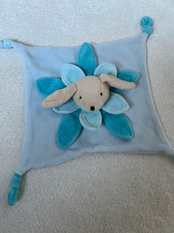Doudou plat lapin bleu Kimbaloo