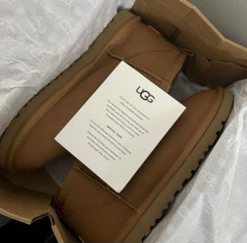 ugg beige foncé neuf 