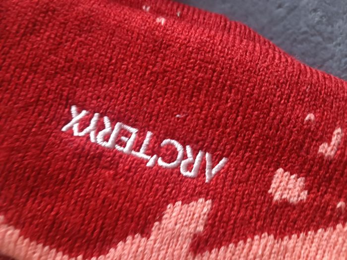 Bonnet Arc'teryx rouge - photo numéro 3