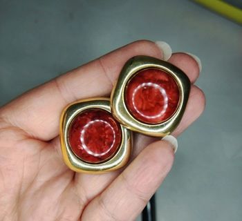 Clips d'oreilles vintage bordeaux