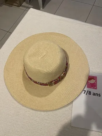 Chapeau Monoprix 56 neuf