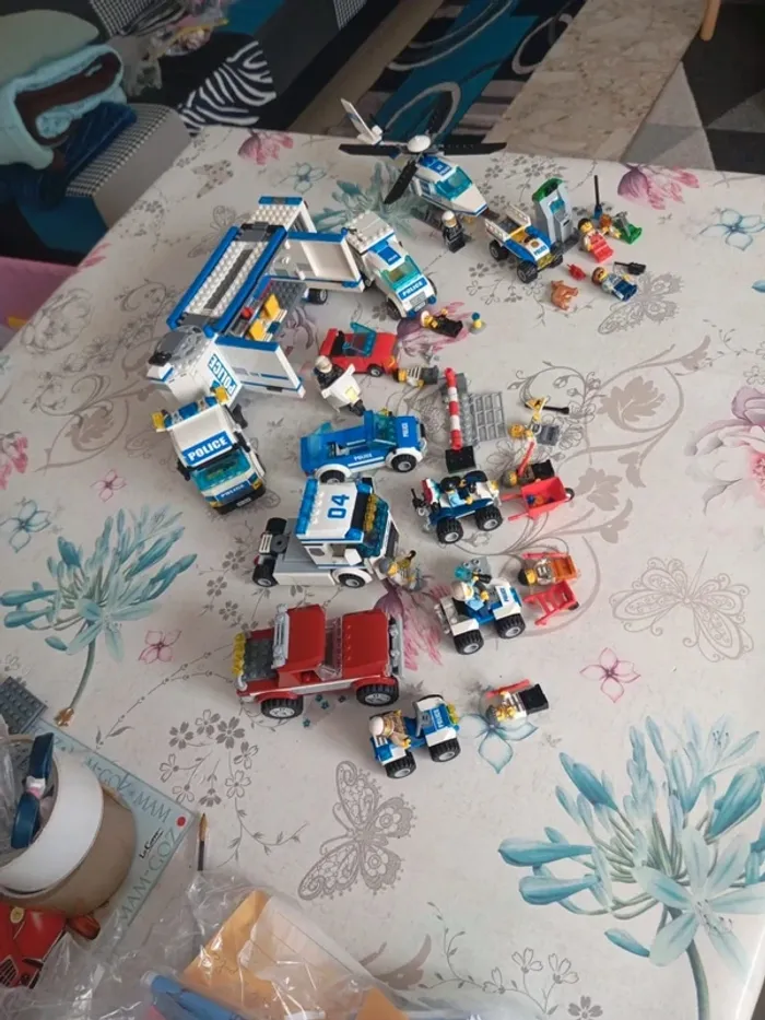 Gros lot Lego police voleurs - photo numéro 2