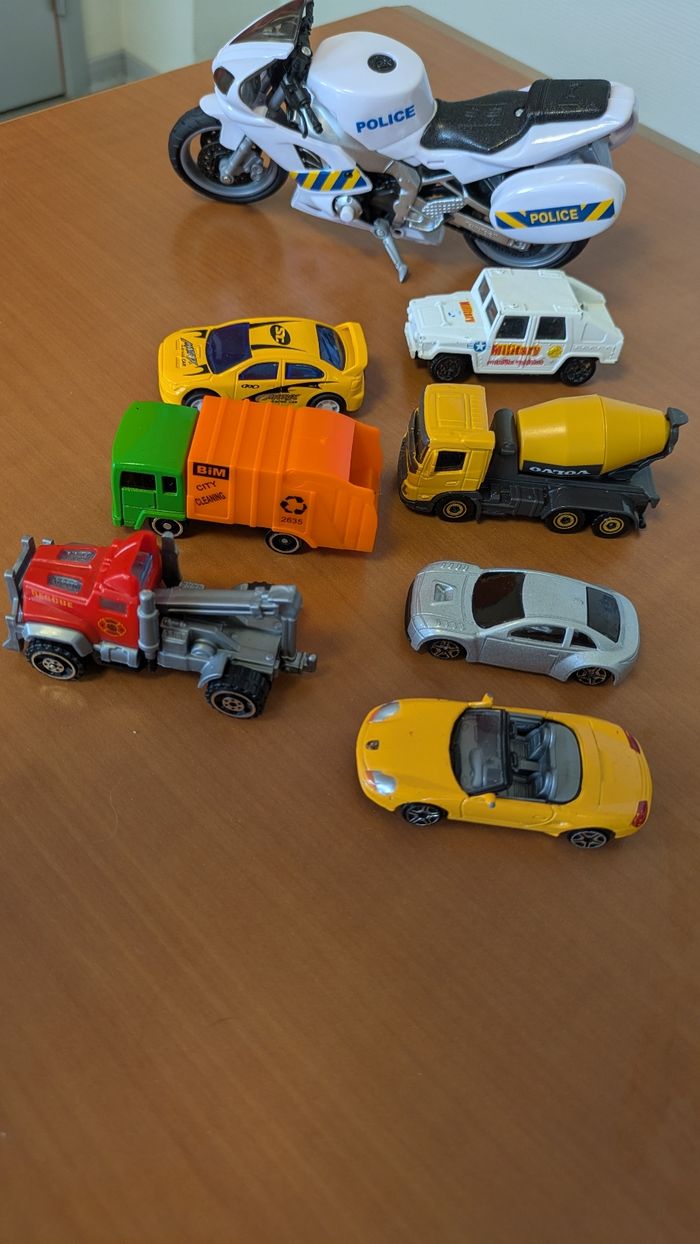 Lot petite voiture + moto - photo numéro 2
