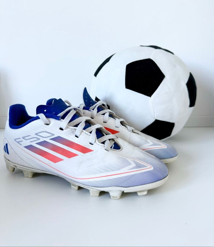 Chaussures football Taille 33 Adidaz - photo numéro 5