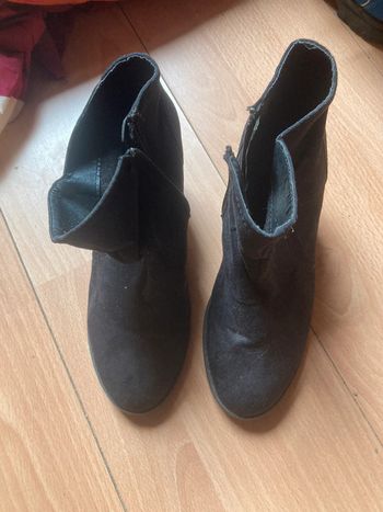 Chaussure noire taille 37 avec talon