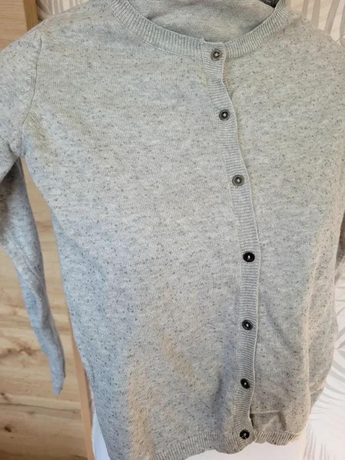 Gilet gris avec effet brillant argenté taille 10 ans - photo numéro 2