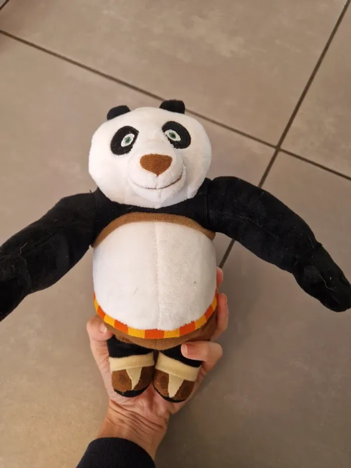 Peluche Kung Fu Panda – Po (DreamWorks) - photo numéro 4