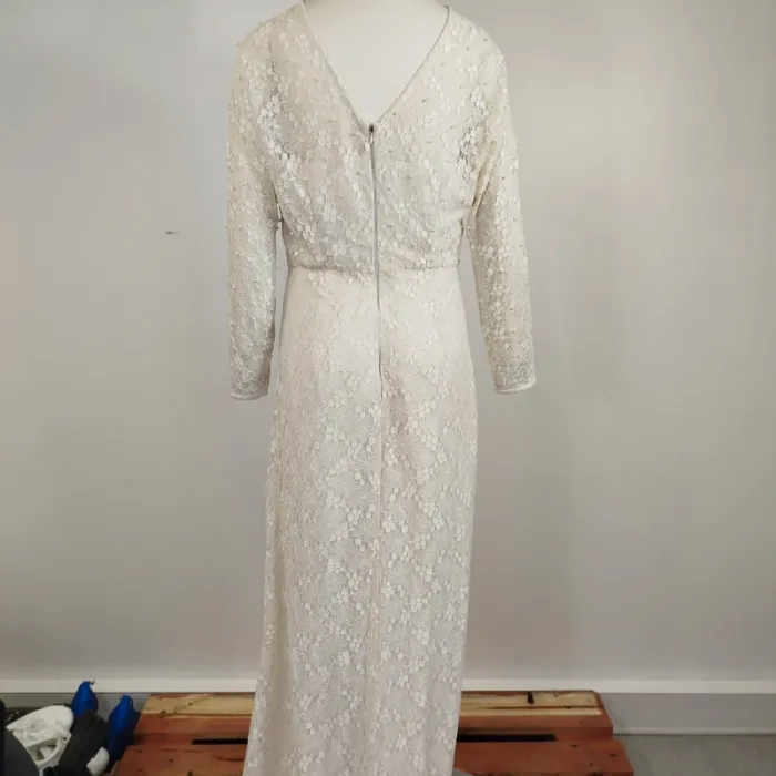 Robe longue écrue en dentelle perles – manches longues, dos V A903 - photo numéro 2