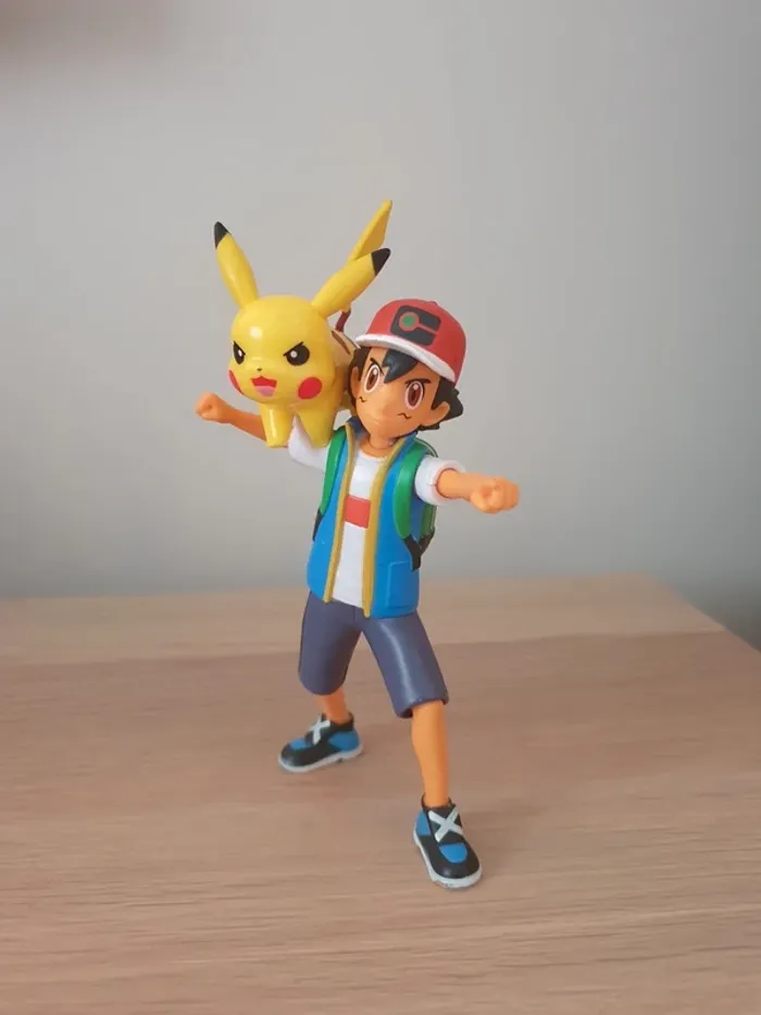 Figurine de combat Pokémon Sacha et Pikachu