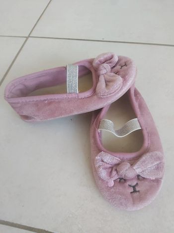 Chaussons fille taille 25 (78)