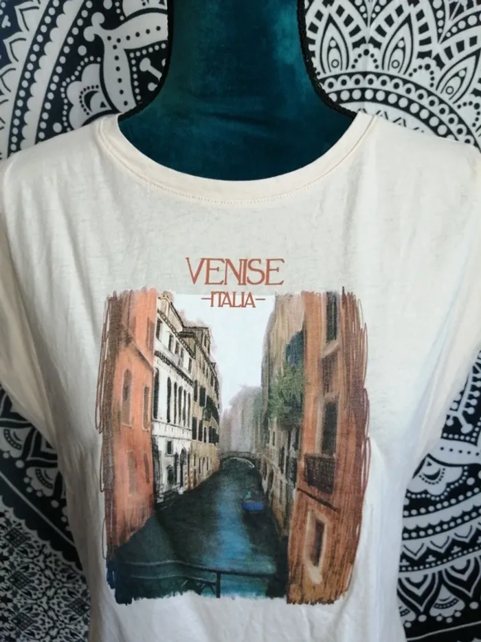 Tee-shirt beige épaules larges effet épaulettes avec photo venise / gémo / (M) - photo numéro 3