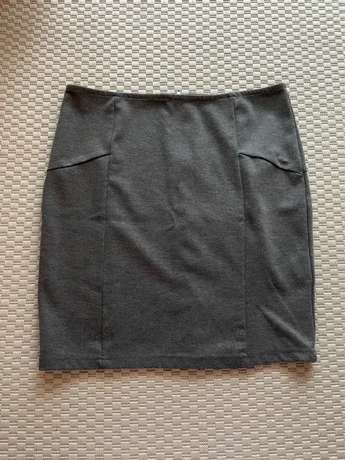 Jupe grise - photo numéro 2