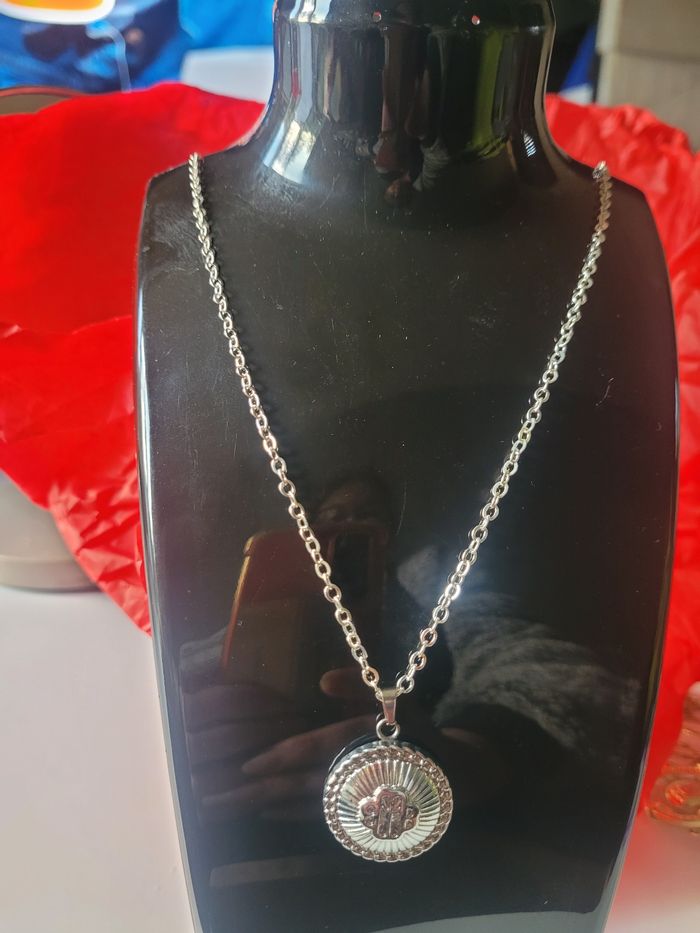 Collier upcyclé avec joli bouton maje - photo numéro 2
