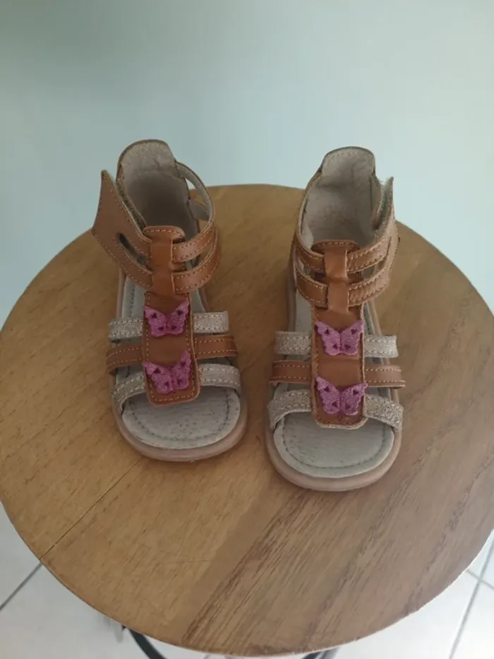 Sandales vrai cuir très bon état - photo numéro 4