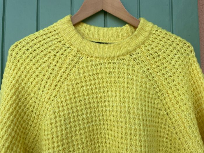 Pull en laine jaune - photo numéro 2