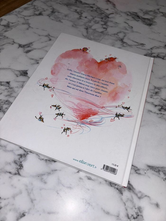 Livre Le grand méchant loup est amoureux - photo numéro 2
