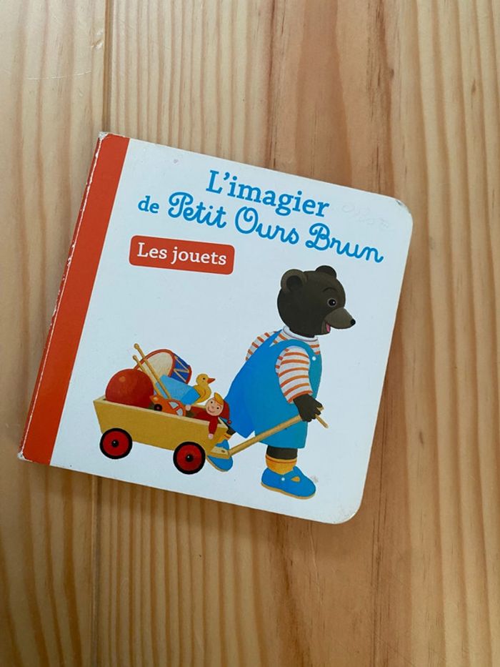 Livre petit ours brun