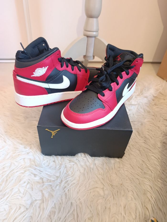 Baskets Nike Air Jordan 1 mid T38 - photo numéro 2